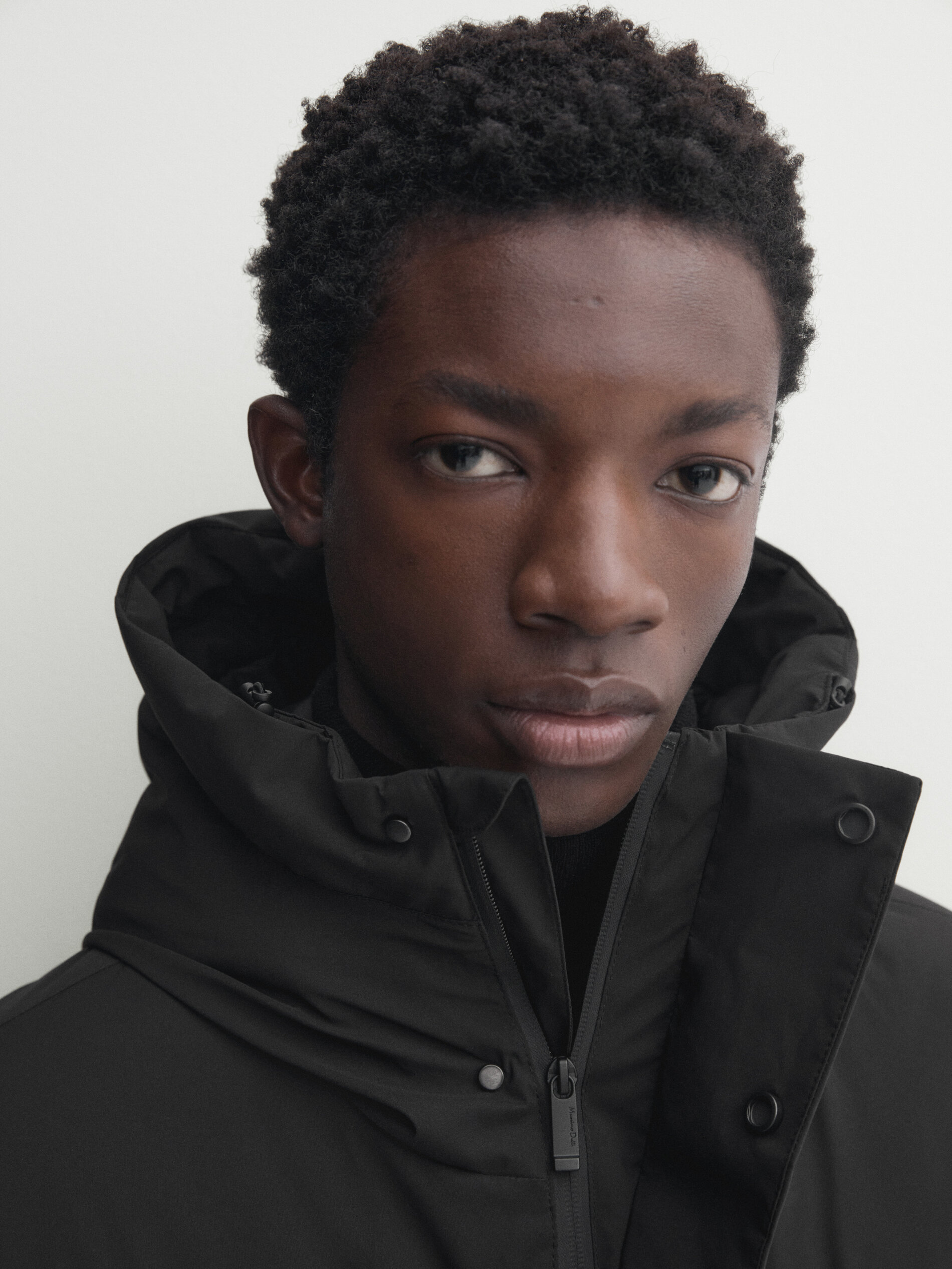 Parka preta shop com capuz