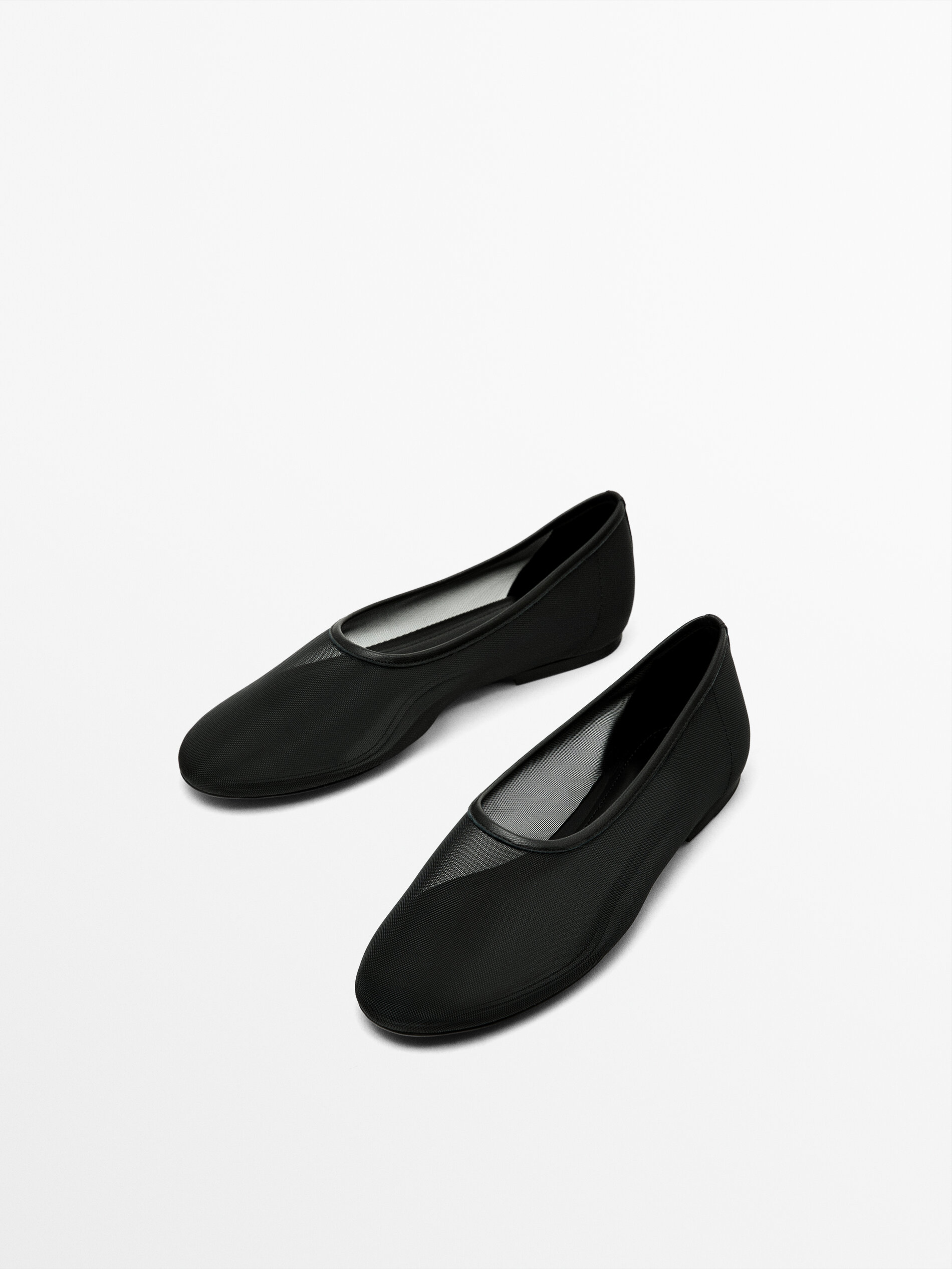 Black flat ballet top shoes