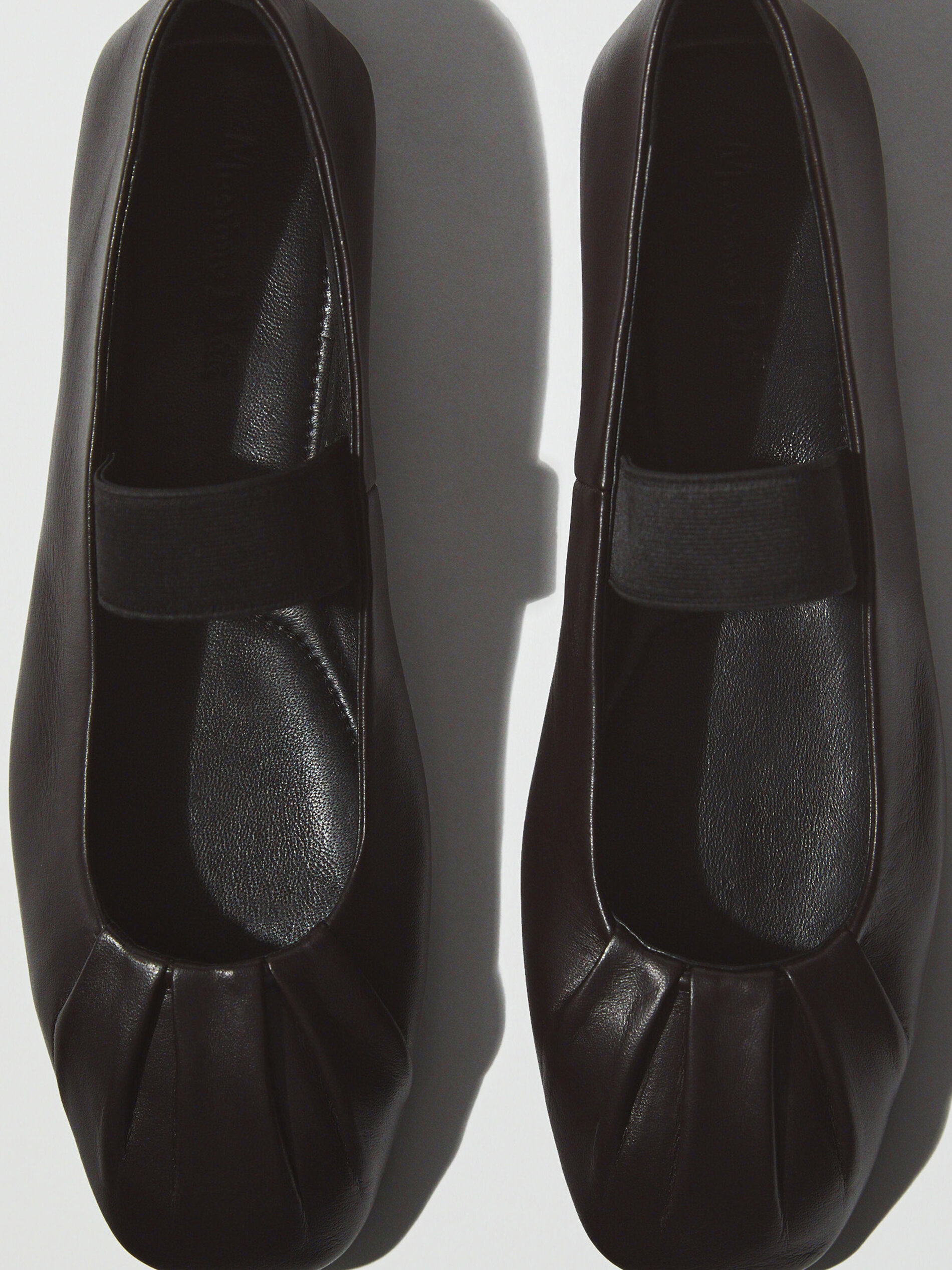 Gathered stretch ballet flats Brown Flat Shoes Massimo Dutti