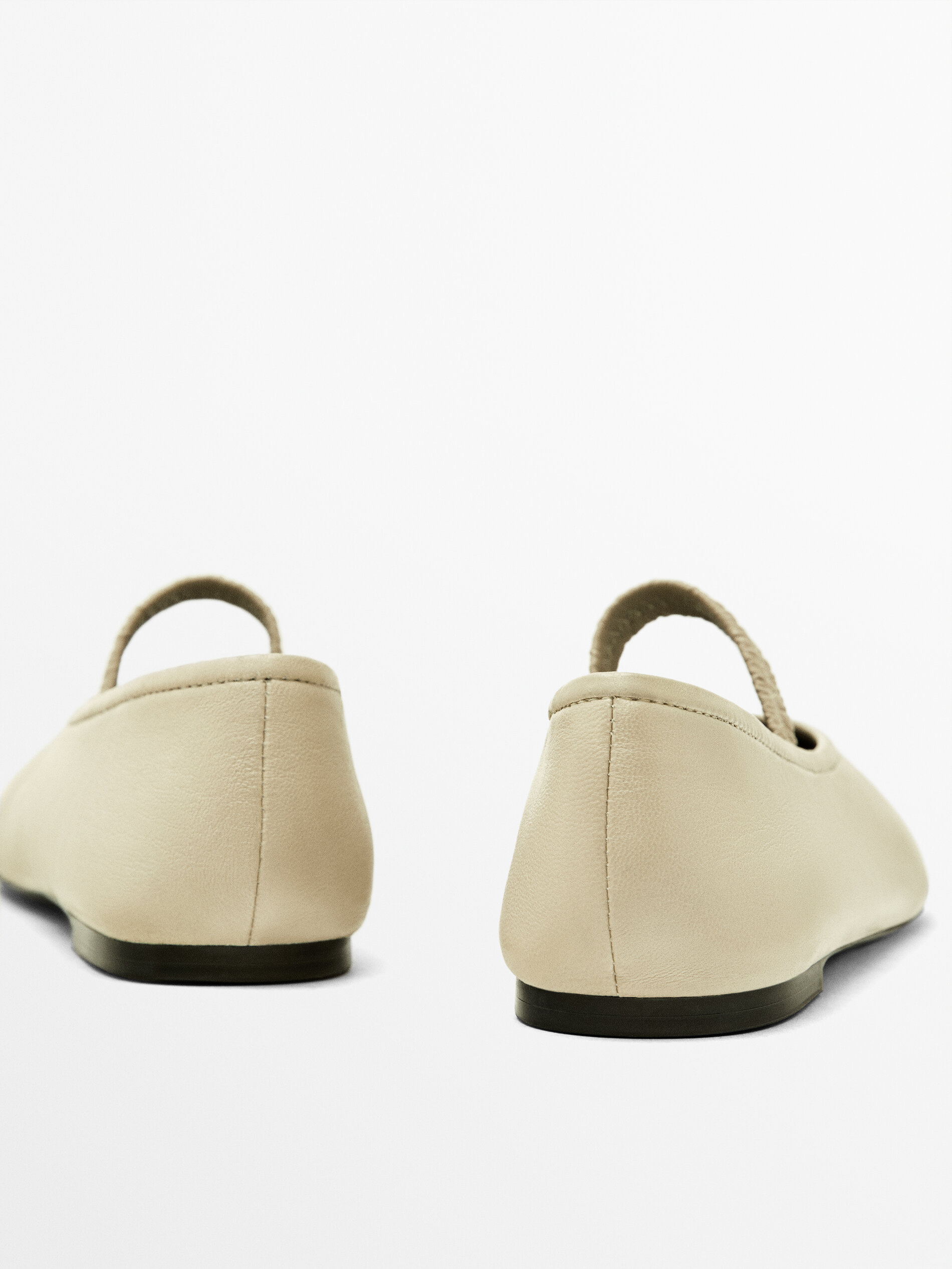 Beige flat outlet shoes