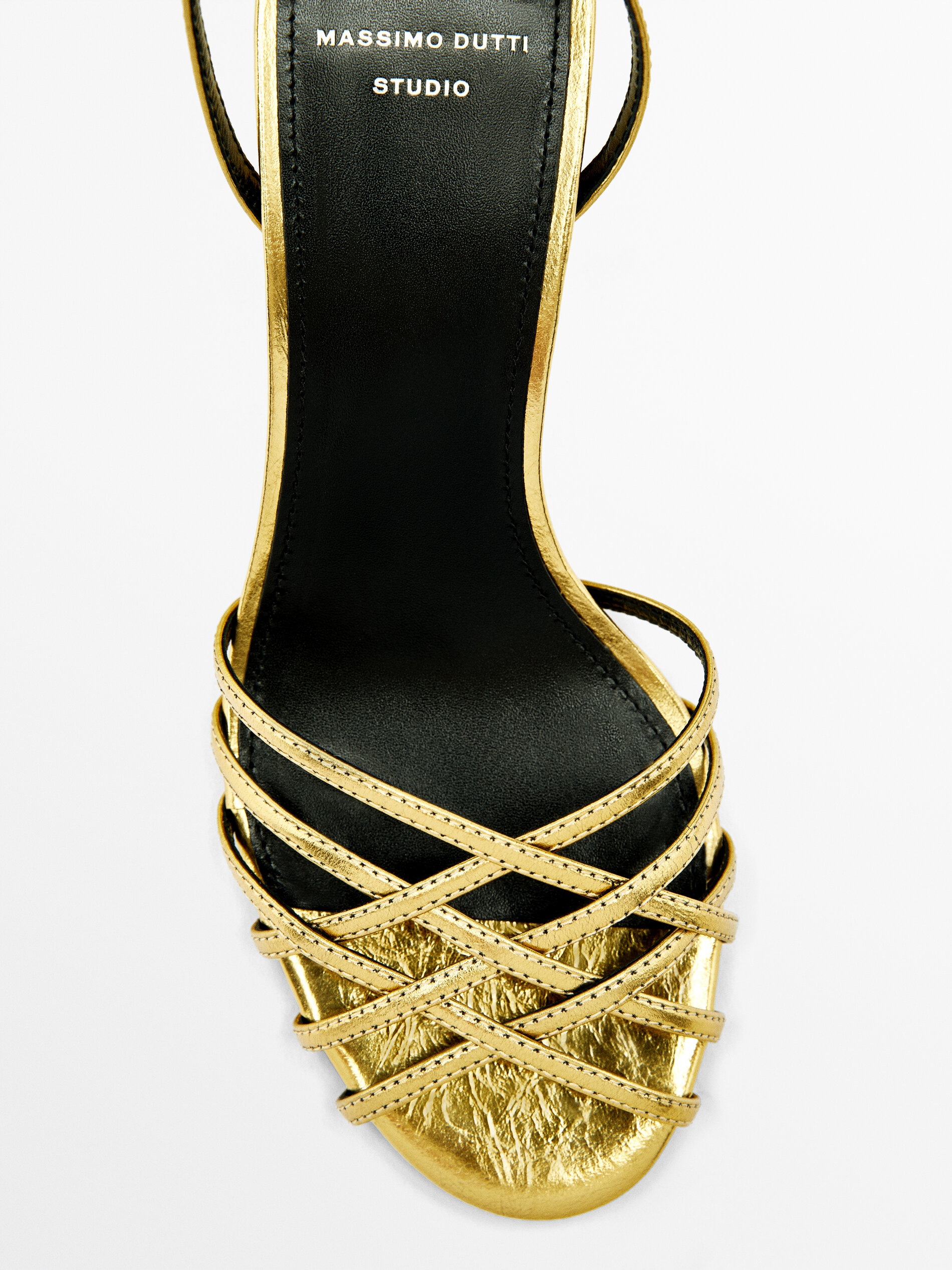 Sandalias doradas shop massimo dutti