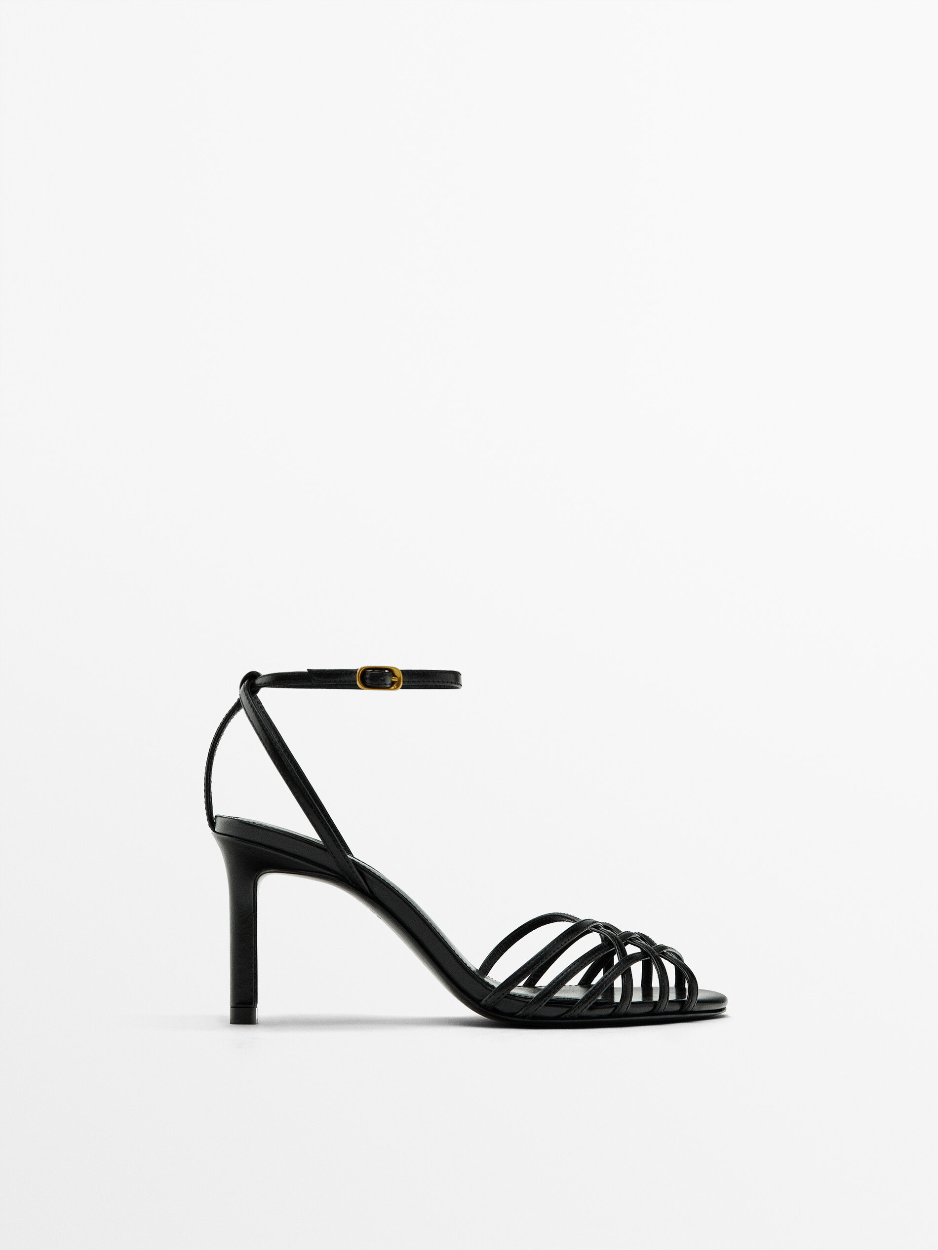 Des sales sandales talon