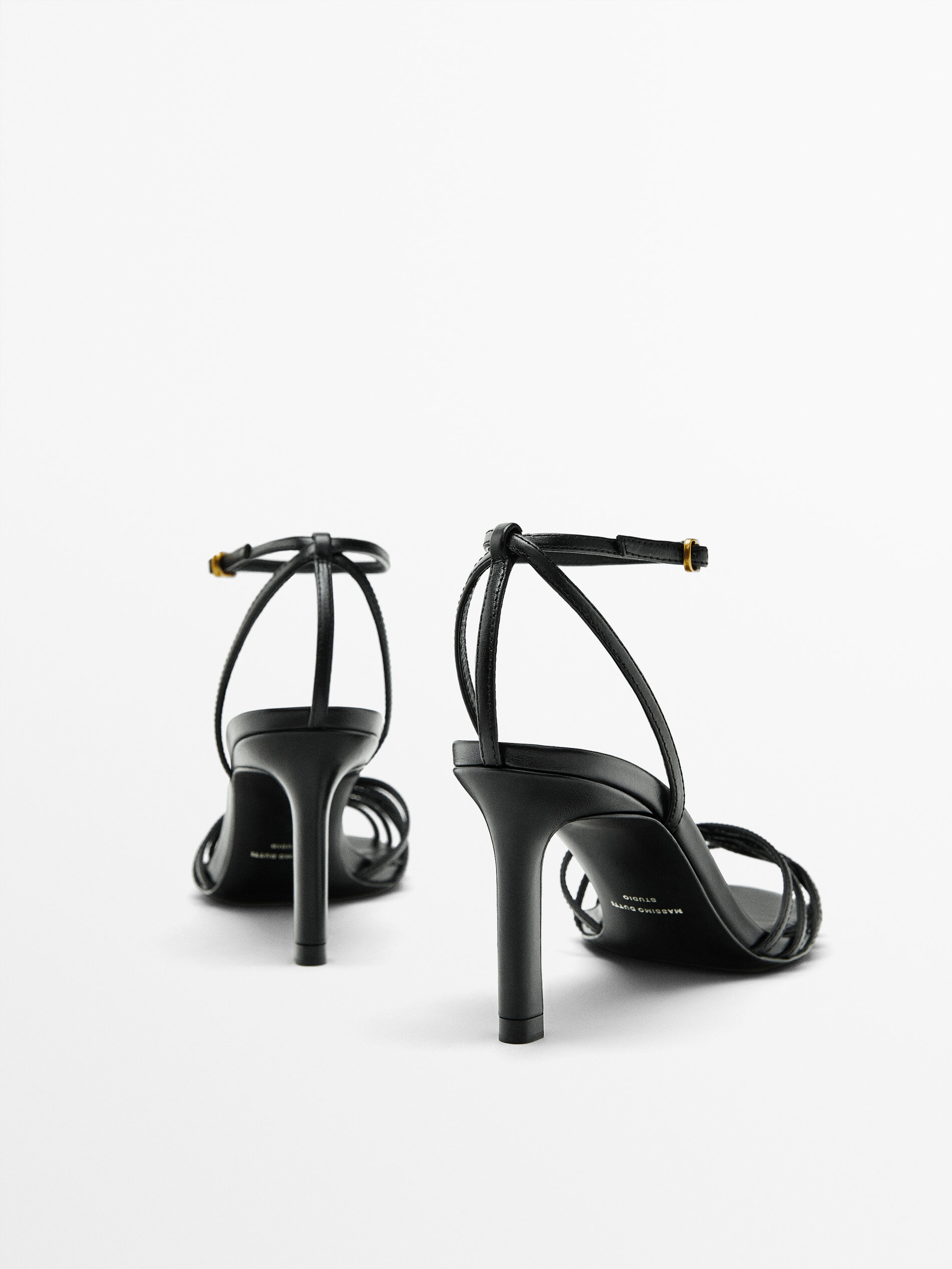 Des sales sandales talon