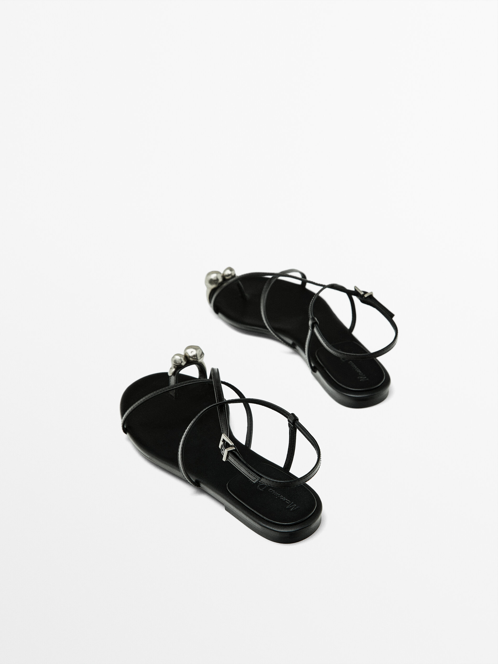 Metal piece toe strap sandals