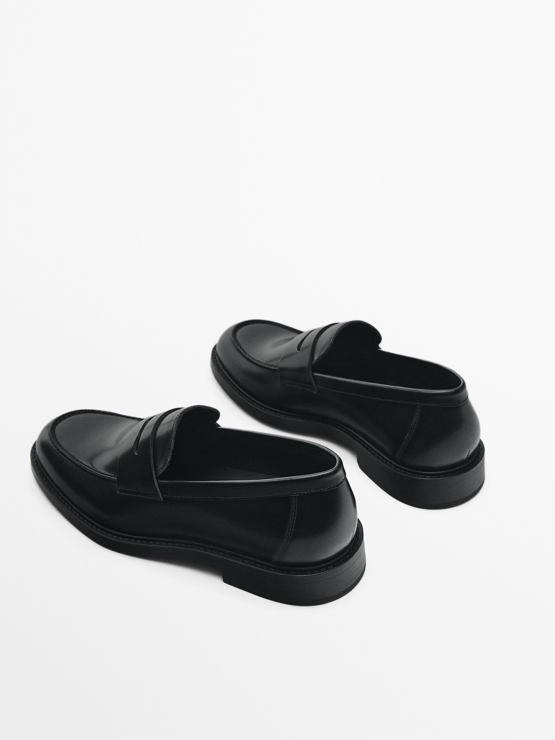 Mocassins noirs en cuir patte