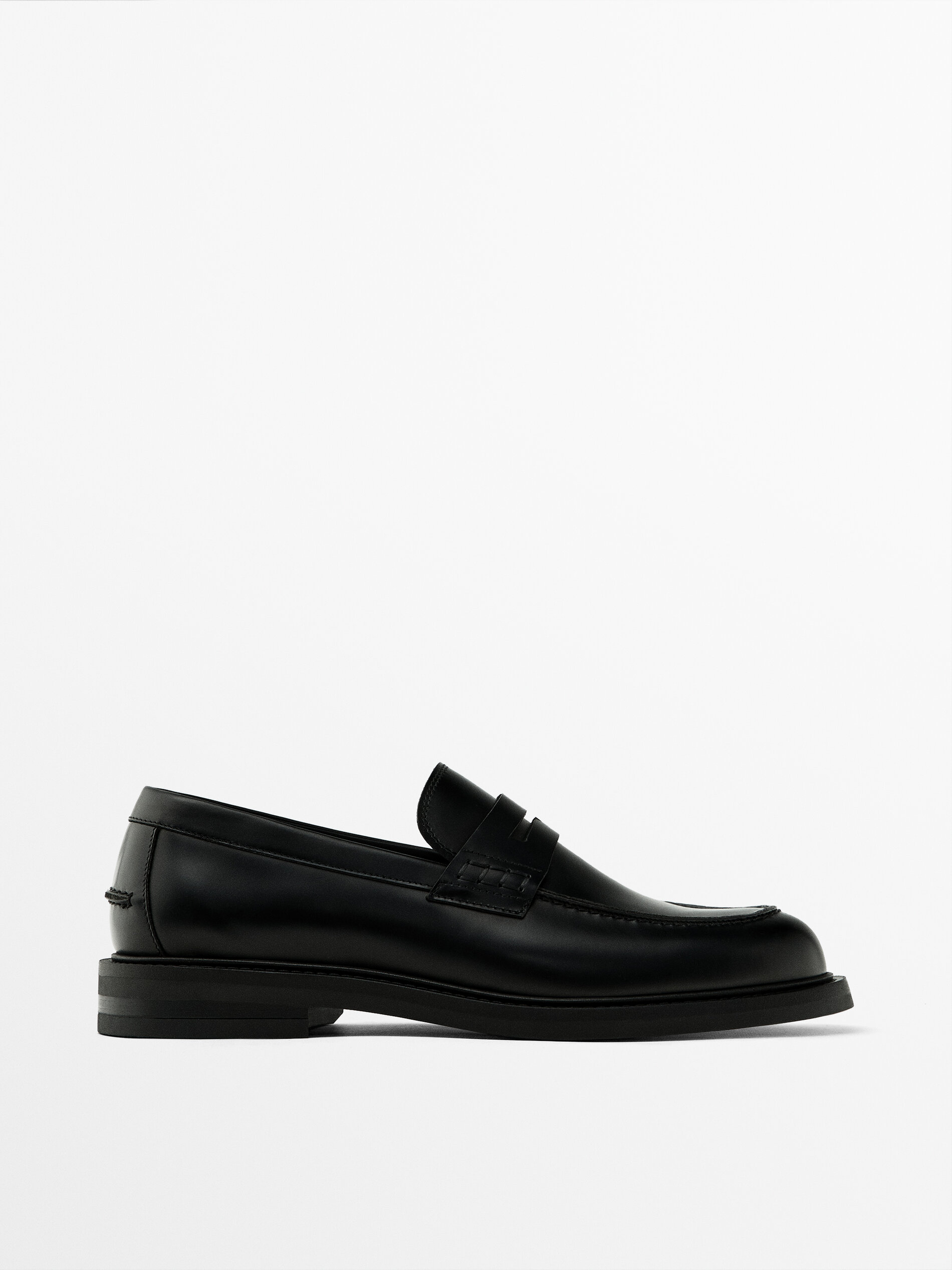 Mocassins de pele com m scara em preto Preto Sapatos Massimo
