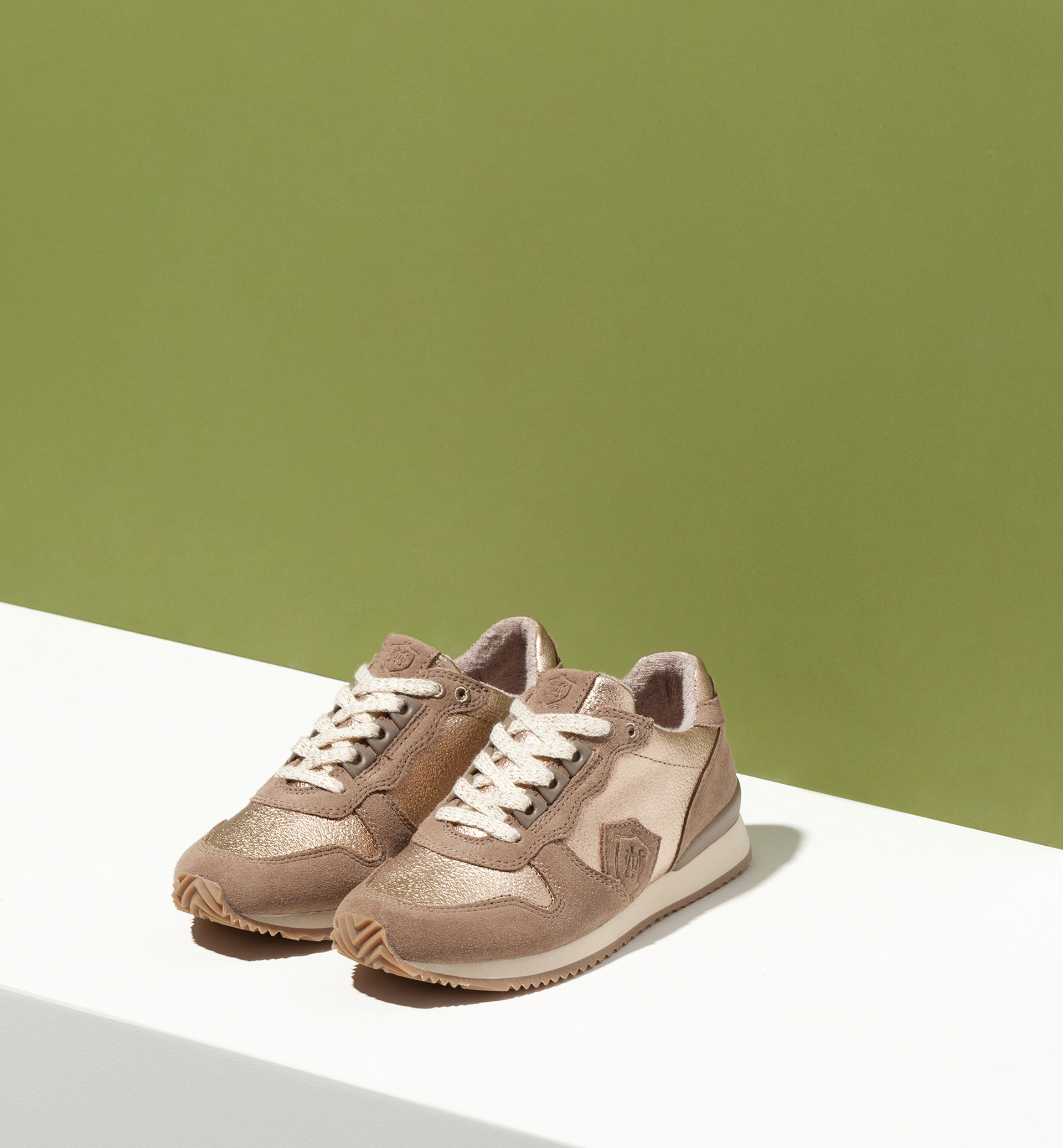 КРОССОВКИ С ЛАМИНАЦИЕЙ