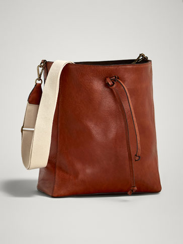 Women S Bags And Purses Massimo Dutti Autumn Winter 2018 Contrast Leather Crossbody Bag