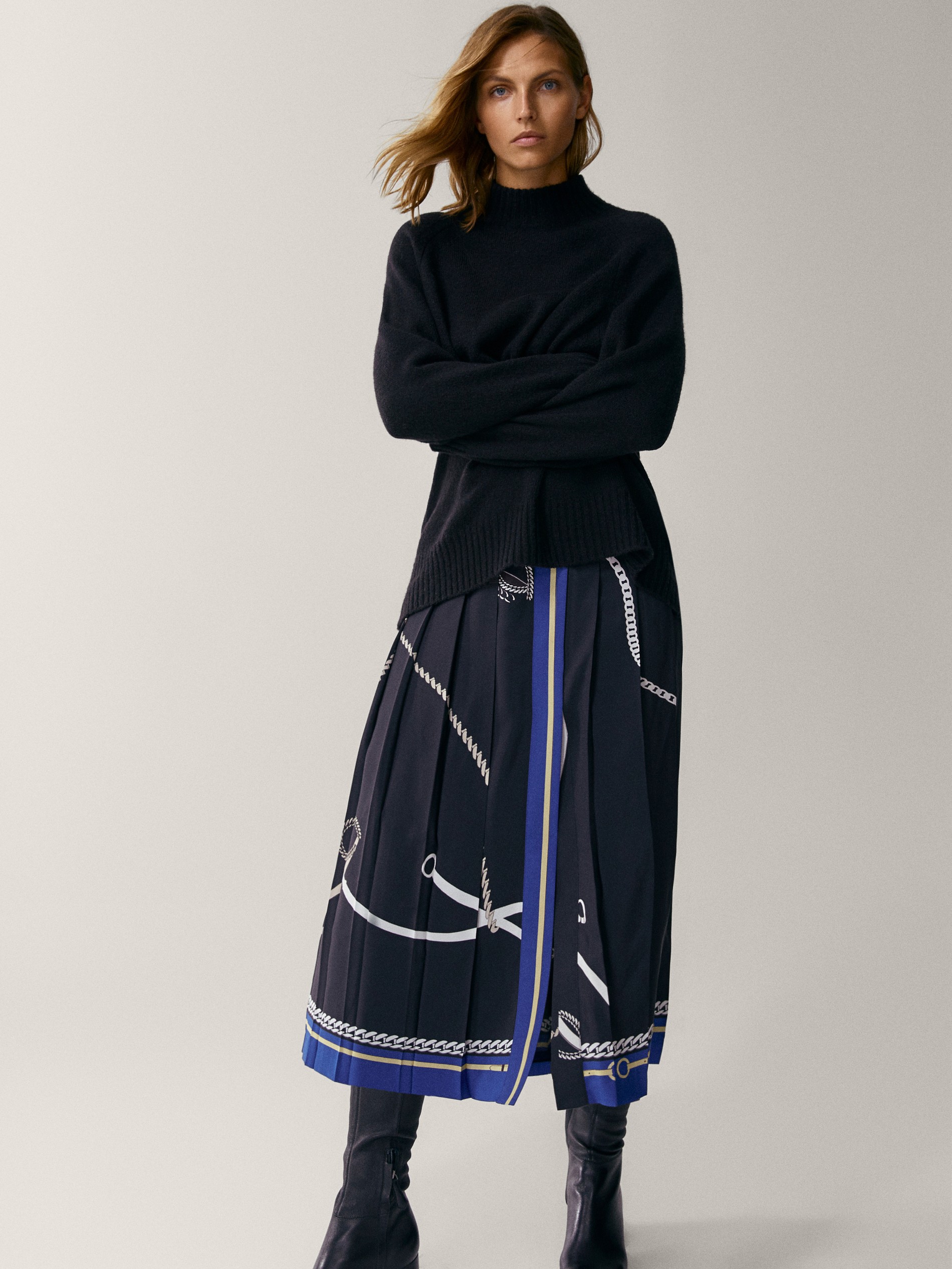 massimo dutti white pleated skirt