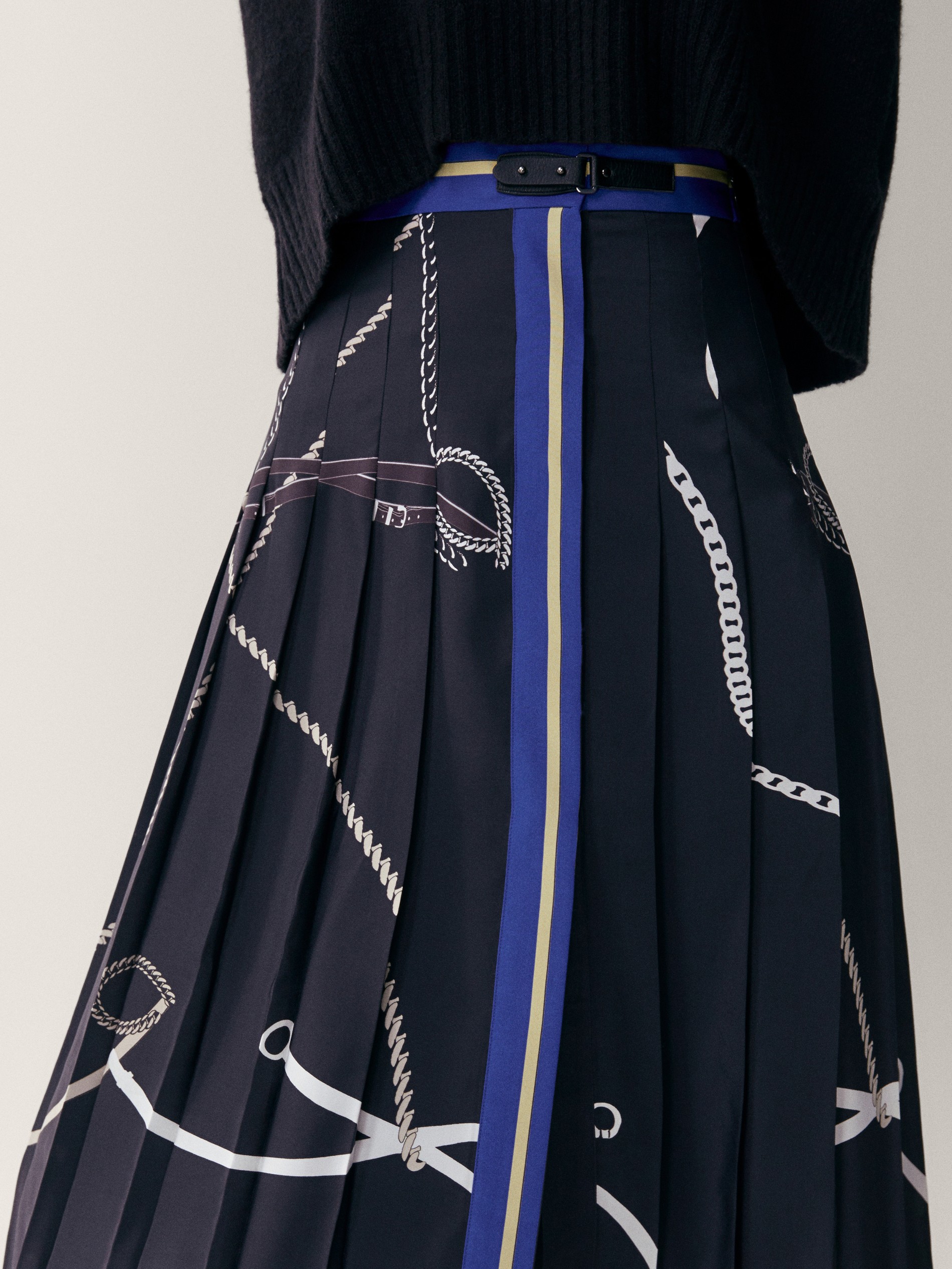 massimo dutti white pleated skirt
