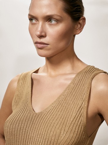 V-neck ribbed top