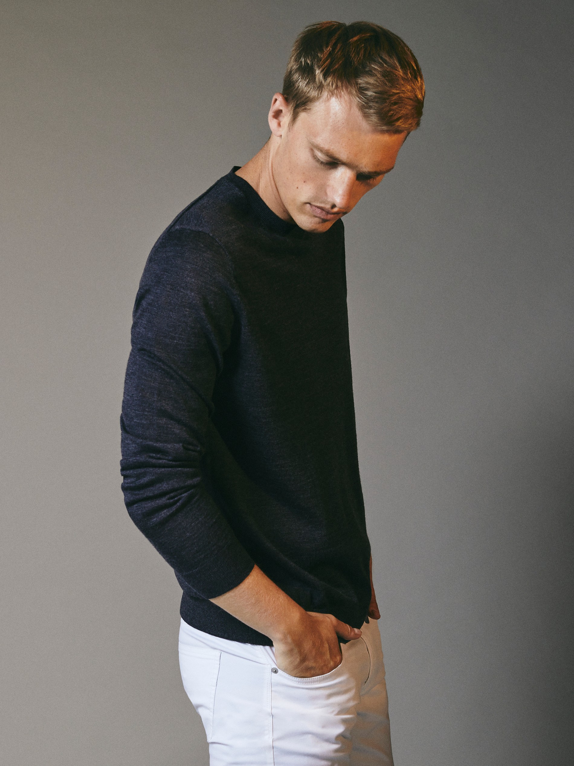 Crew neck sweater in 100% merino wool 