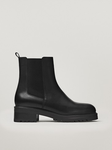 FLAT CHELSEA BOOTS