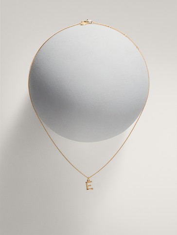 قلادة مطلية بالذهب حرف E Women Massimo Dutti