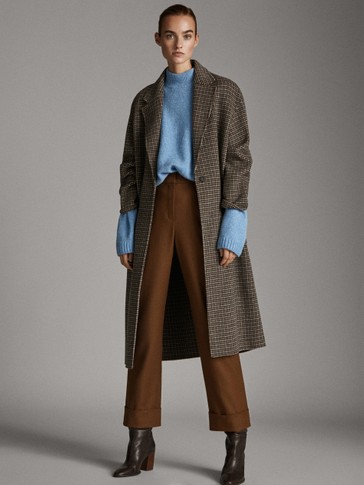 High neck sweater with rounded hem