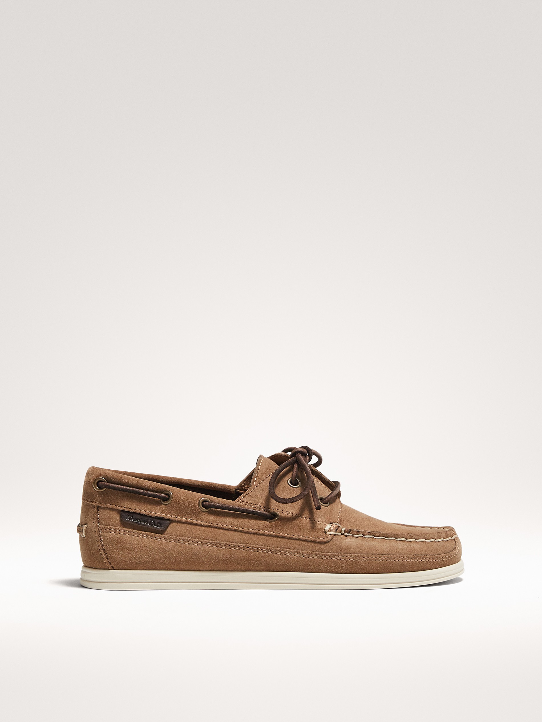 casual deck shoes