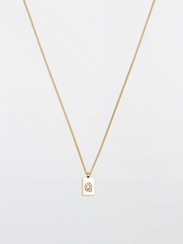 Gold-plated letter Q necklace