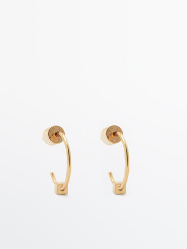 Guldbelagte hoop-øreringe med firkantet detalje