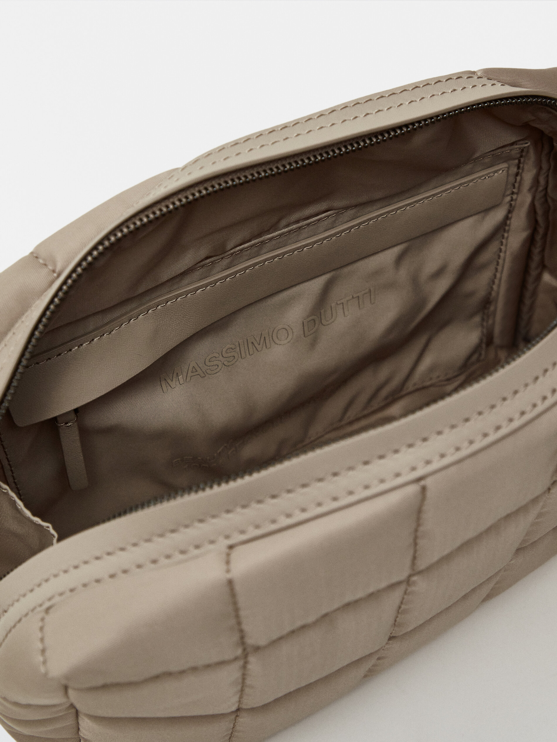 Massimo Dutti - Neceser nylon detalles en piel