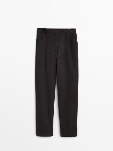 Jogging-fit trousers with an adjustable waist