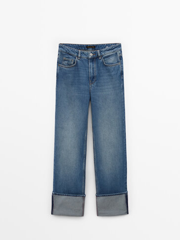 High-waist jeans with turn-up hems