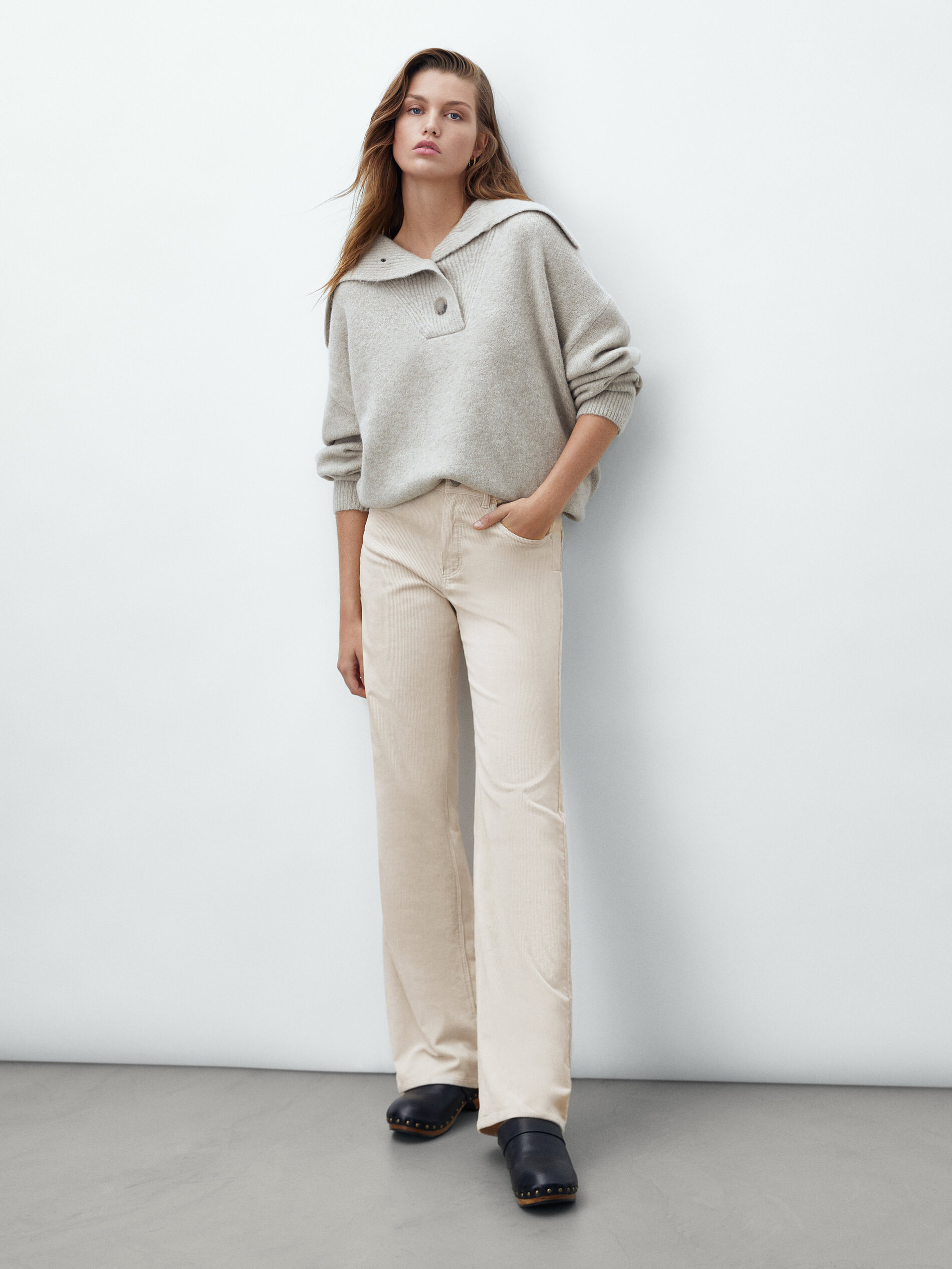 Massimo Dutti - Pantalón pana tiro alto bootcut