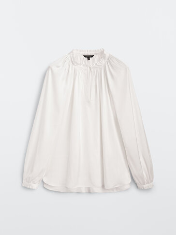 Loose-fitting blouse with gathered detailing
