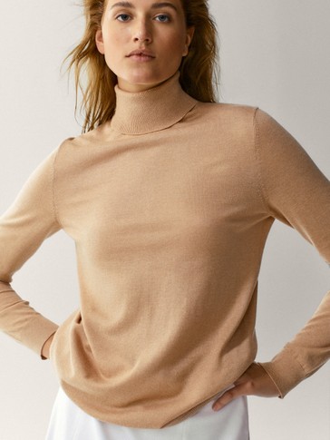 Вовняно-шовковий светр із високим коміром