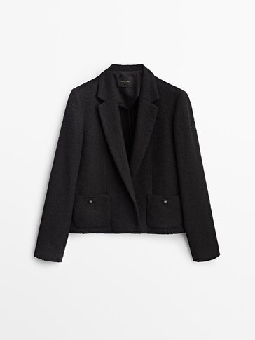 Crna jakna s teksturom i džepovima