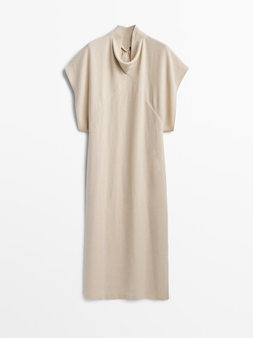 Lang kjole med krysslagt fremstykke – Limited Edition