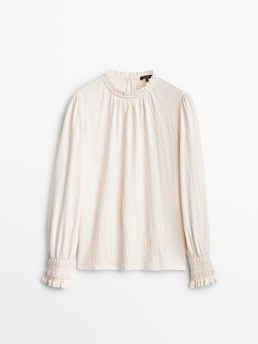 Cotton blouse with ruffled collar