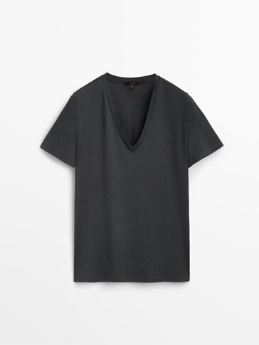V-neck loose-fitting cotton T-shirt