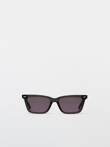 Sonnenbrille mit schwarzem Kunststoffgestell