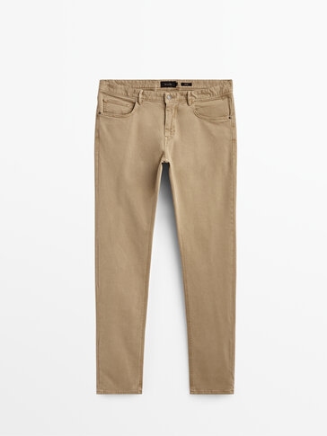 Priglundančios džinsų stiliaus tvilo kelnės