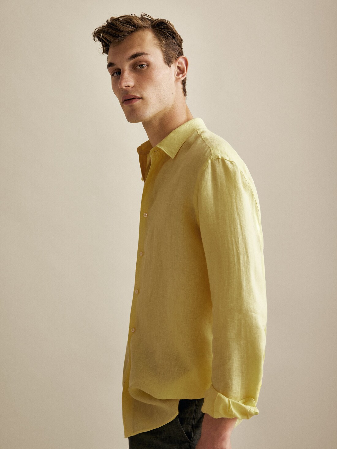 Рубашка облегающего кроя из 100% крашеного льна 0-312 Massimo Dutti