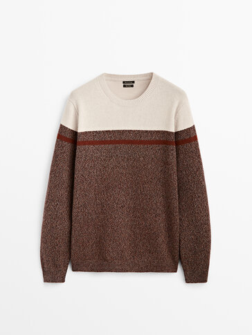 Wełniano-kaszmirowy sweter w kontrastowych kolorach