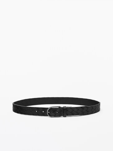 Leather belt with diamond embossing