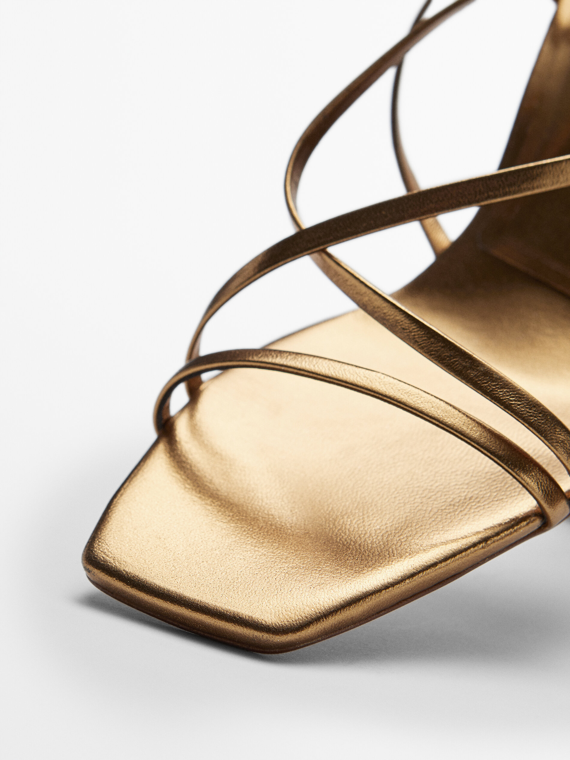 Massimo Dutti - SANDALIA TACÓN PIEL DORADA