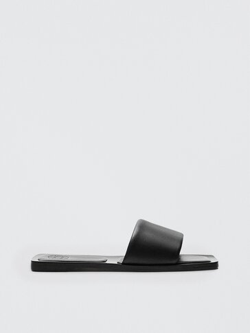 Siyah deri dolgulu bantlı sandalet