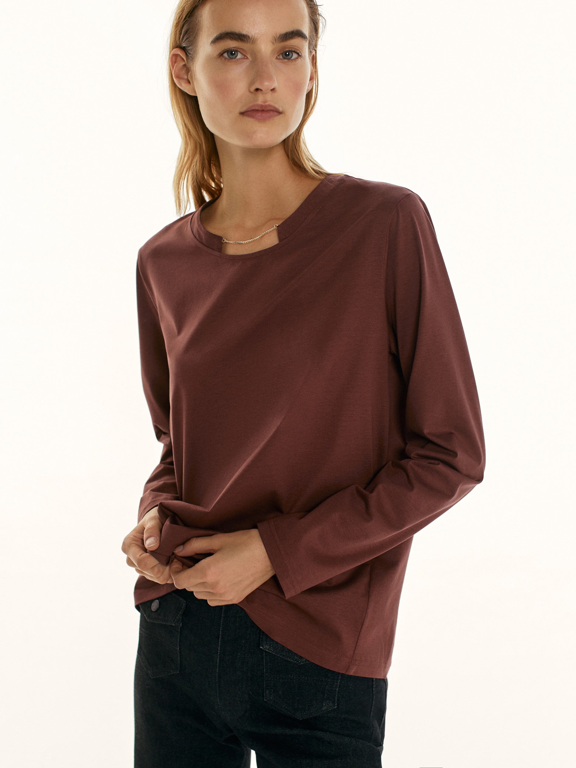 LONG SLEEVE TOP WITH CHAIN DETAIL