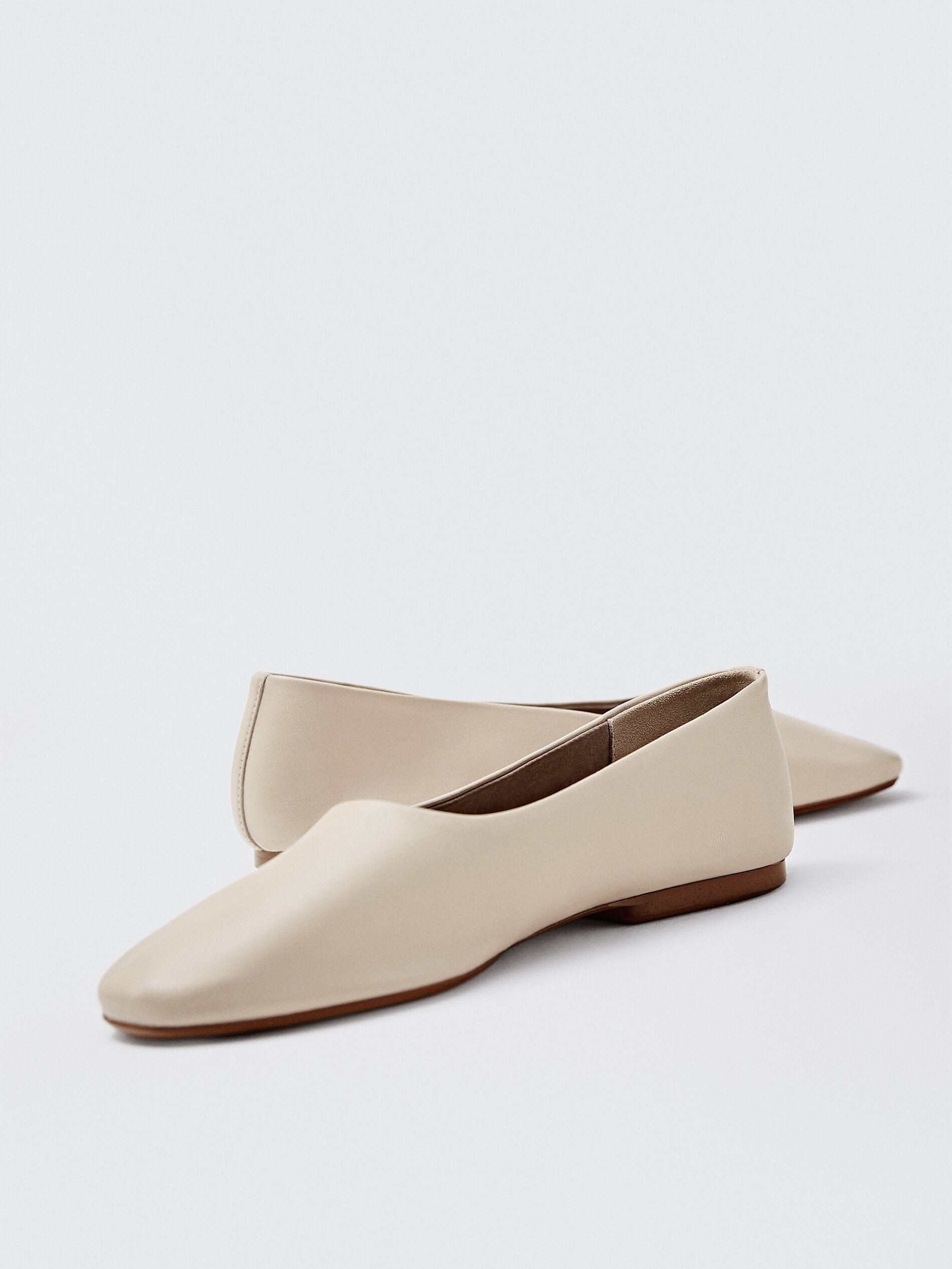 CREAM-COLOURED SOFT LEATHER BALLET 