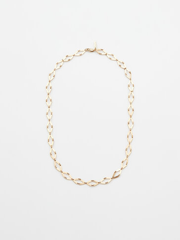 Short necklace with diamond-shaped details