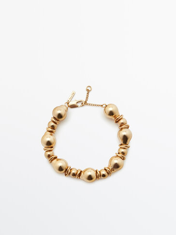 Pozlátený náhrdelník s korálikmi v tvare zvonu