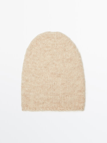 Knit beanie without turn-up detail