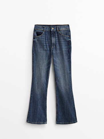 Jeans berkibar model pinggang tinggi