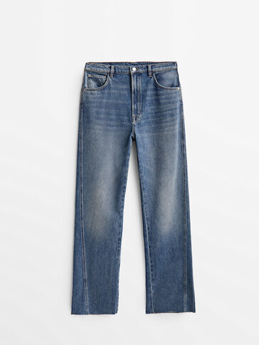 Jeans model pinggang tinggi straight fit dengan kelim menonjol