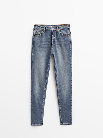 Úzké džíny s vysokým pasem
