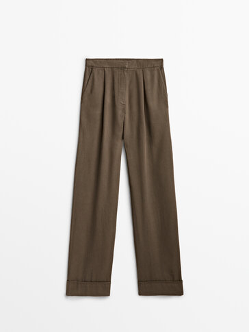 Full length trousers with turn-up hems