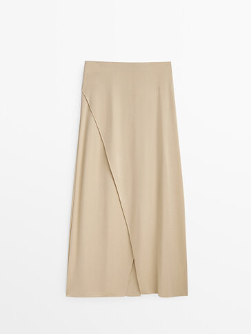 Long skirt with seams