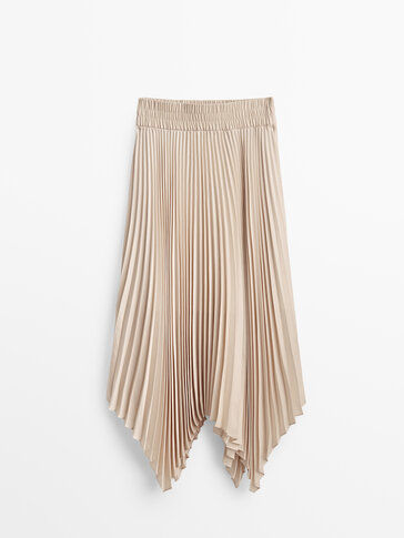 Pleated skirt with asymmetric hem